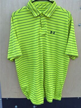 Men’s large UA polo